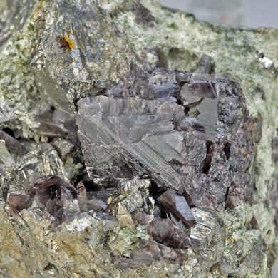 Axinite-Fe with Arsenopyrite
