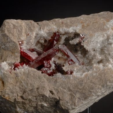 Cinnabar -elongated crystals with Dolomite, Quartz