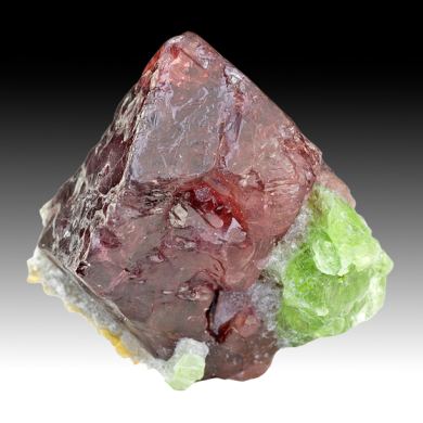Spinel with Pargasite