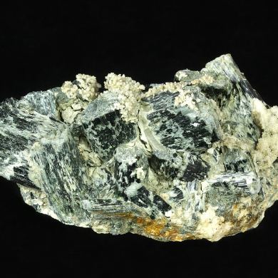 Magnesiohornblende with Albite