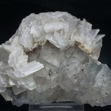 Fluorite with Baryte and Chalcopyrite inclusions