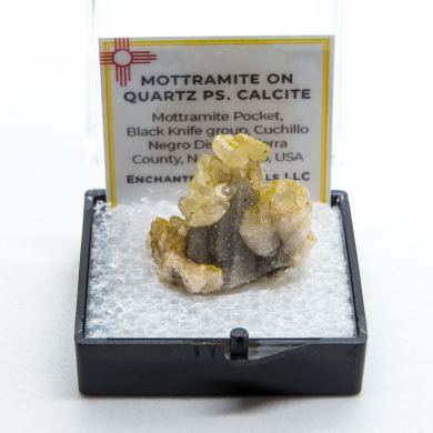 Mottramite on Quartz ps. Calcite