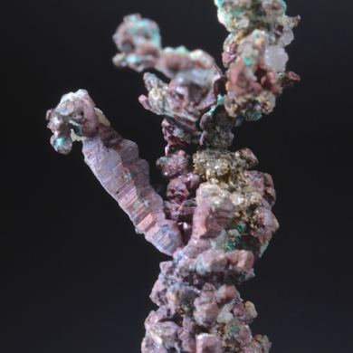 Copper- arborescent and spinel twin crystals