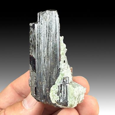 Hubnerite with Quartz