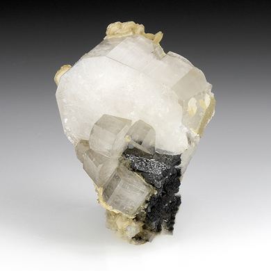 Fluorapatite with Siderite, Ferberite