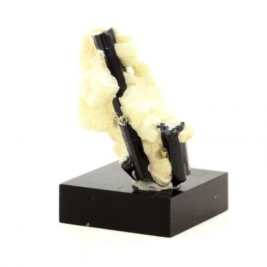 Schorl Tourmaline. 66.5 ct