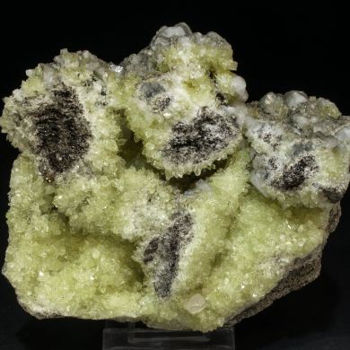 Fluorapophyllite-(K) with Harmotome and Calcite