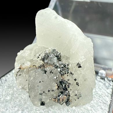 Jacobsite with Calcite