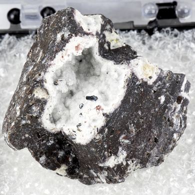 Pseudobrookite with Ilmenite, Albite