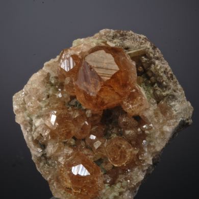 Grossular with minor Natrolite