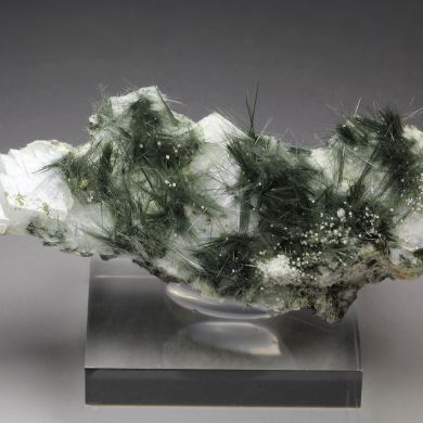 AMPHIBOLE GROUP var. BYSSOLITE, K FELDSPAR var. ADULARIA
