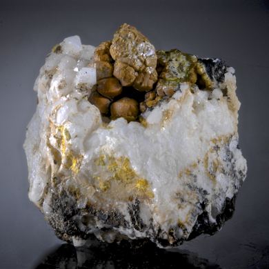 Mimetite var. Campylite