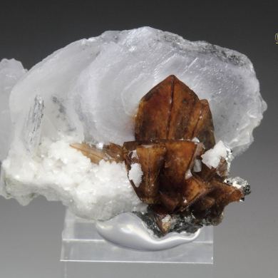 HELVINE (HELVITE), CALCITE
