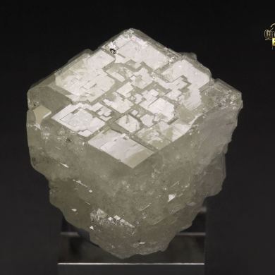 iso-oriented GARNET var. GROSSULAR