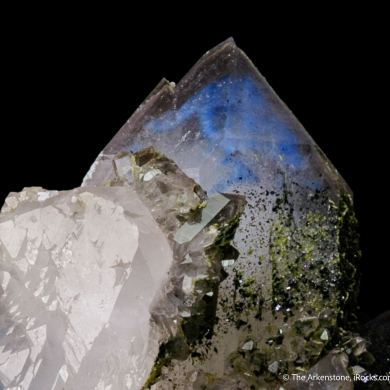 Papagoite (phantom) inclusion in Quartz
