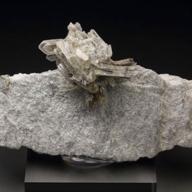 HOWLITE
