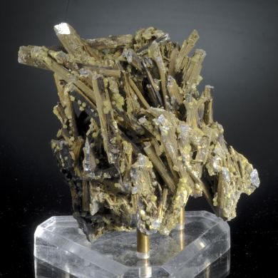 Native Sulphur on Stibnite and Stibiconite