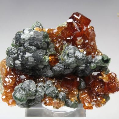 gem GARNET var. HESSONITE, CLINOCHLORE