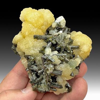 Stilbite with Epidote, Andradite (2031)