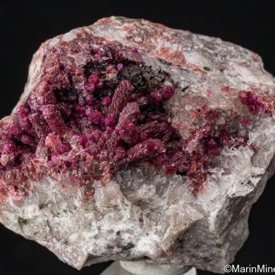 Cobaltian Calcite on Quartz