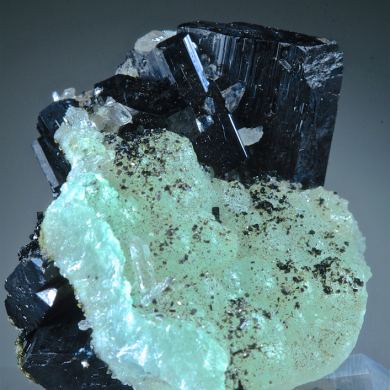 Babingtonite on Prehnite