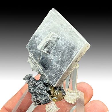 Barite with Jamesonite inclusions (924)