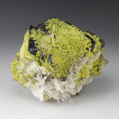 Stolzite on Scheelite with Quartz
