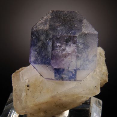 Fluorite (alternating color faces, internal bubbles)