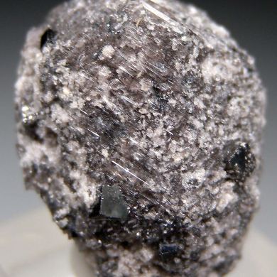Bixbyite on Garnet pseudomorph