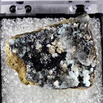 Hemimorphite with Aurichalcite, Calcite, Hydrohetaerolite, Rosasite