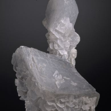 Calcite - curved saddle-form crystals