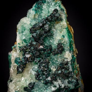 Clinoatacamite on Calcite (R)