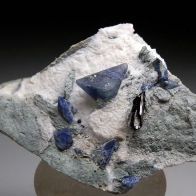 Benitoite, Neptunite, Joaquinite