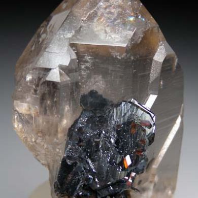 Rutile on Hematite on Quartz