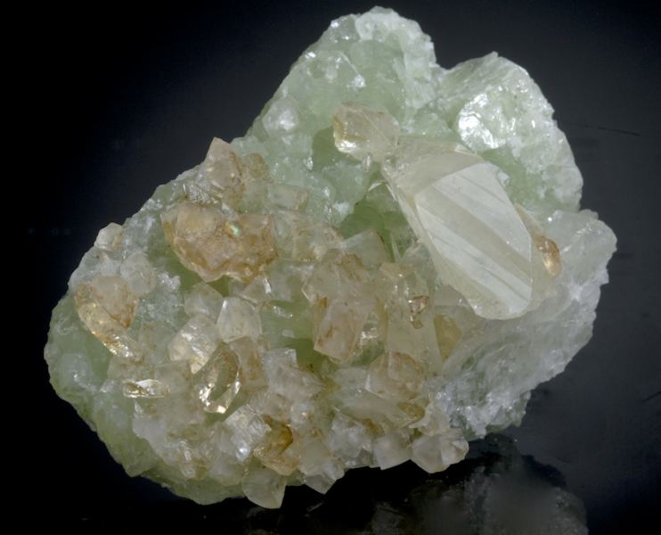 Prehnite: Mineral information, data and localities.